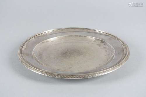 Petit plat ou assiette ronde en argent uni 950 millièmes, l'...