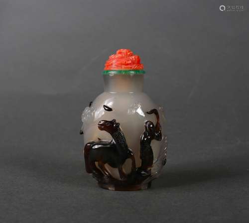 An agate snuff bottle