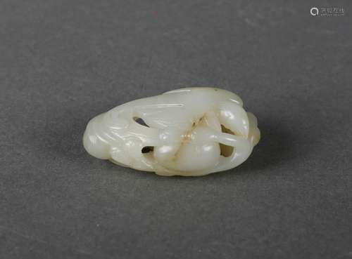 A white jade ornament