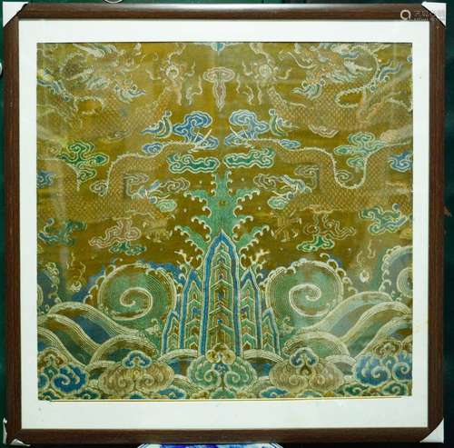 A dragon patterned mirror frame