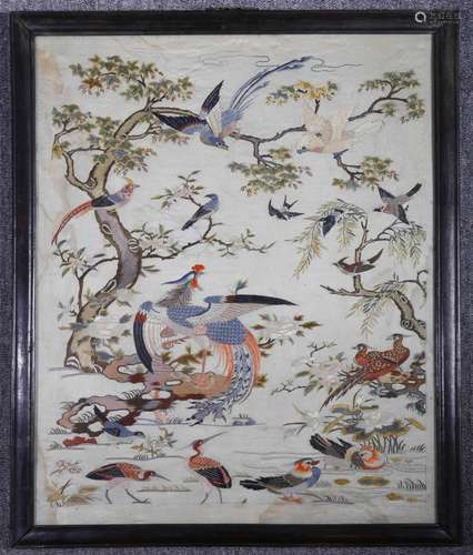 An exquisite Cantonese embroidery screen