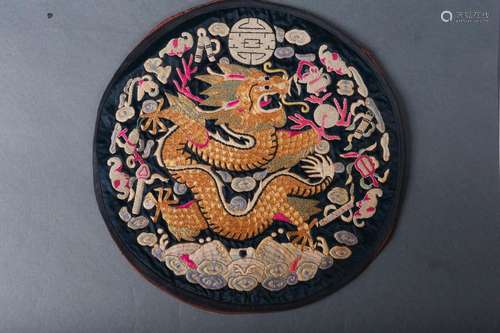 A pair of dragon embroidered rank badges