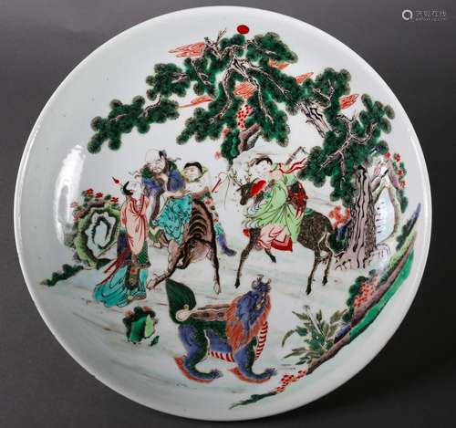 A blue and white multicolored figure porcelain plate