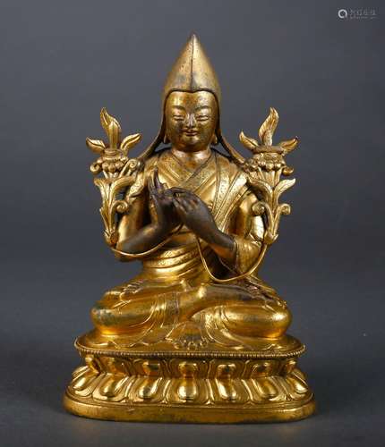 A gilding copper Tsongkhapa statue