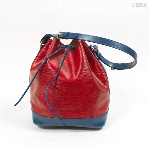 LOUIS VUITTON -Sac Noe grand modèle – En cuir épi rouge et c...