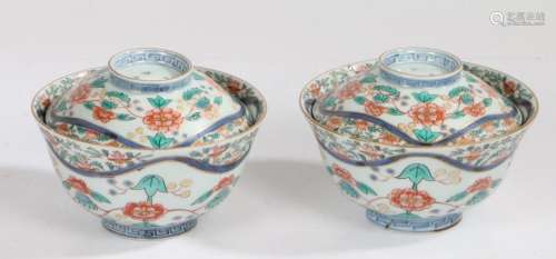 Pair of Chinese porcelain pots and covers, Ming Dynasty fur ...
