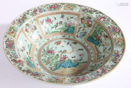 Chinese Canton porcelain punch bowl, Qing Dynasty, with a mu...