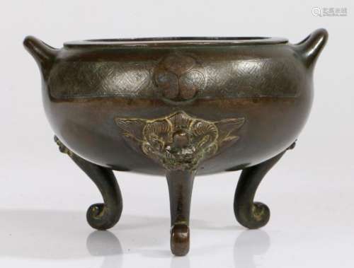 Japanese bronze censer, Meiji period, the circular body with...