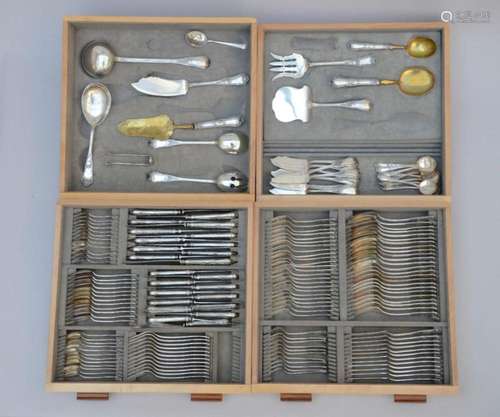 A silver cutlery set in Louis XV style (800/1000) (*)