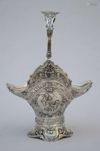 A silver basket with silver coupe, Louis XVI style (925/1000...