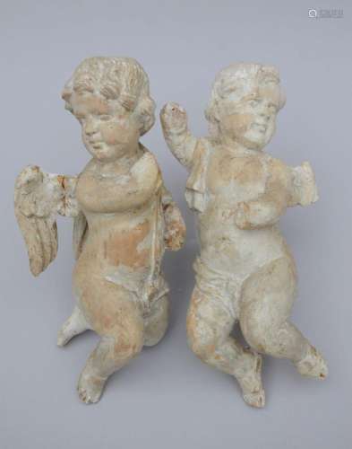 A pair of antique angels in carved wood (h54 cm) (*)