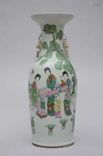 Chinese famille rose vase 'Elegant ladies with children&...