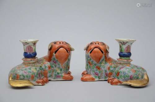 A pair of lions in Chinese canton porcelain, 19th century (L...