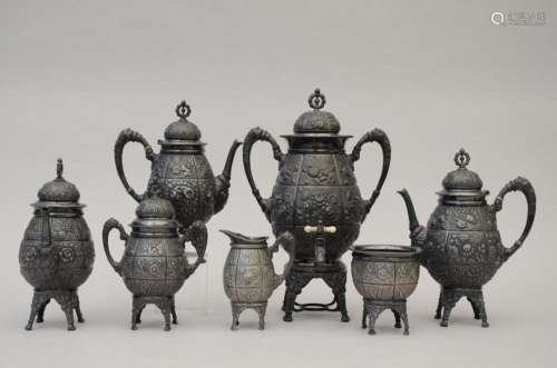 Coffee and tea set in silvered metal (samovar H44cm)