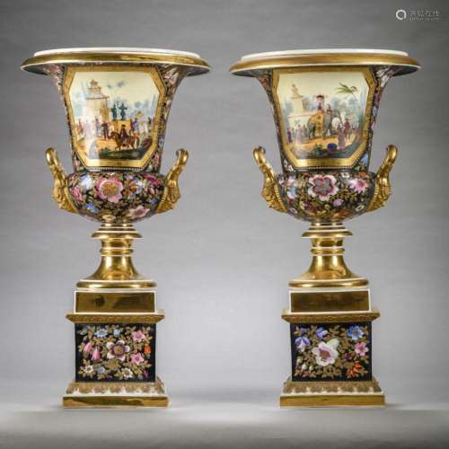 A pair of crater vases in Paris porcelain 'Chinese decor...