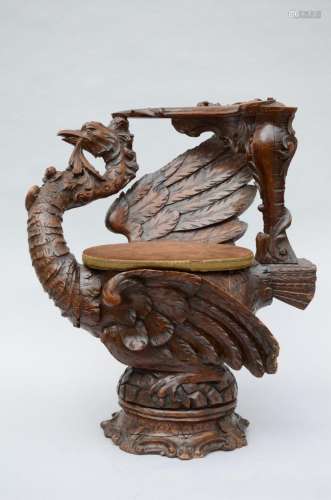 A sculpted chair in the form of a bird, 19th century (80x72x...