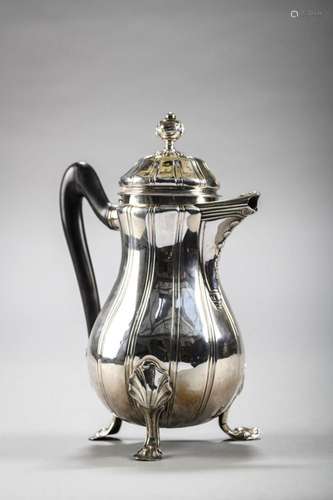 A Louis XV coffee pot in silver, Namur 18th century (h24cm) ...