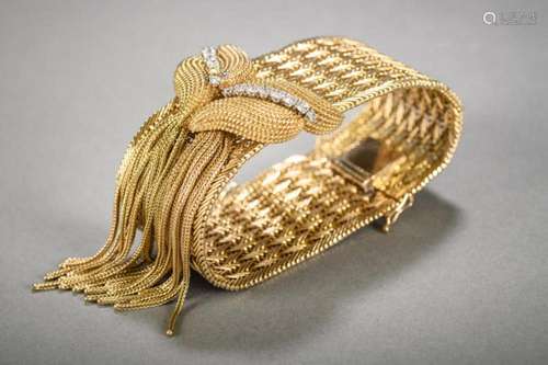 Gold bracelet with diamonds