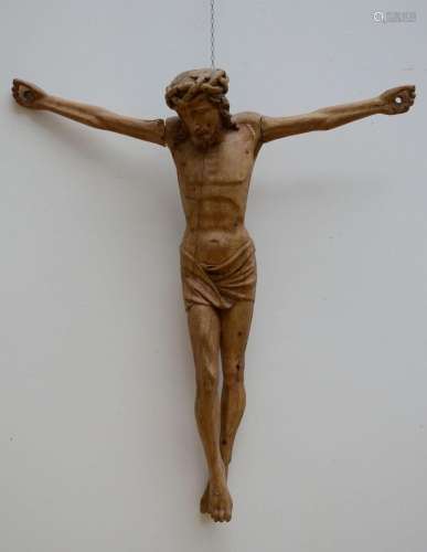 A large Christ in oak (90x82cm) (*)