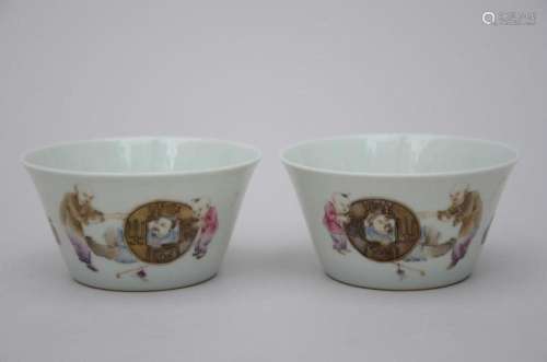 A pair of famille rose porcelain cups, 'Li Bai' (mar...