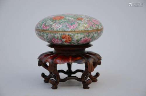 A Chinese 'mille fleurs' porcelain seal box, circa 1...
