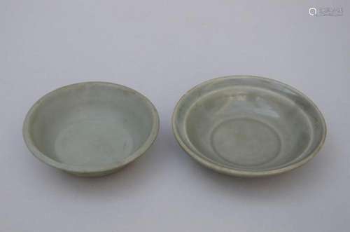 Lot: two celadon bowls, Song (dia12.5 - 14.5cm)