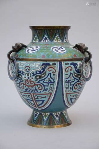 Chinese cloisonne vase with archaic motif (h40cm) (*)