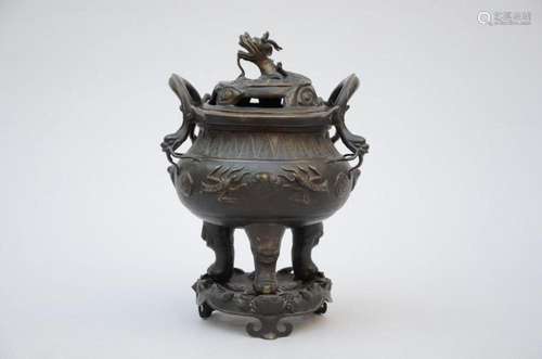 Chinese incense burner in bronze 'sea creatures', Qi...