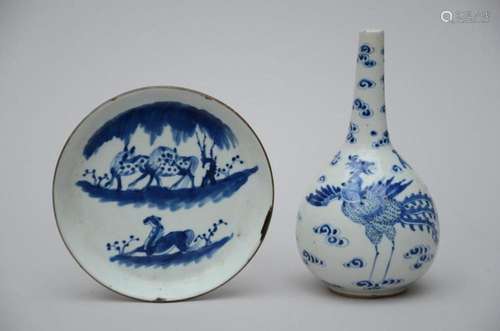 Lot: 2 pieces in blue and white porcelain for the Vietnamese...