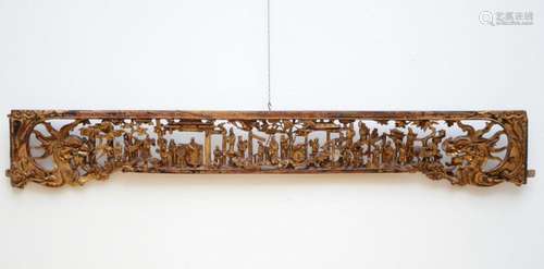 A Chinese openwork panel in gilt wood (29x192cm) (*)