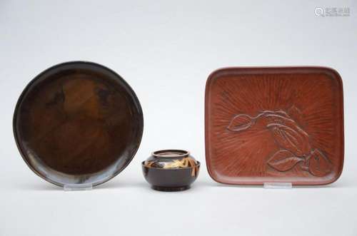 Lot 3 objects in lacquer: plate Buddha's hand (26x30cm),...