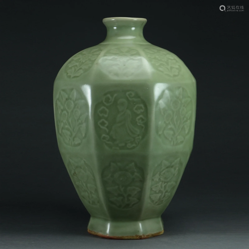 Celadon Glazed Octagonal Porcelain Vase, Ming or Later