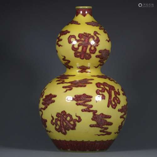 Underglaze red yellow glaze gourd bottle