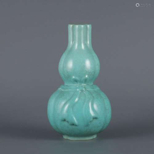 Green glazed gourd bottle