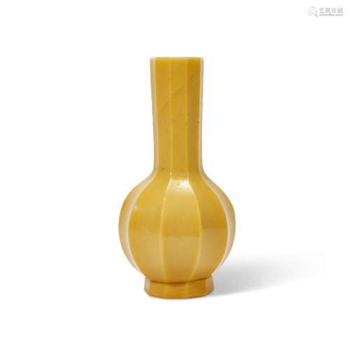 A YELLOW GLASS FLUTED VASE