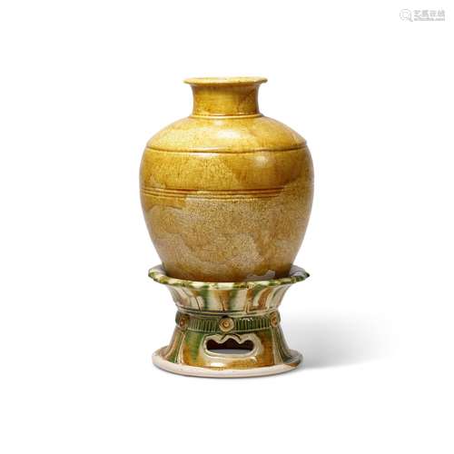 A SANCAI-GLAZED VASE AND A STAND