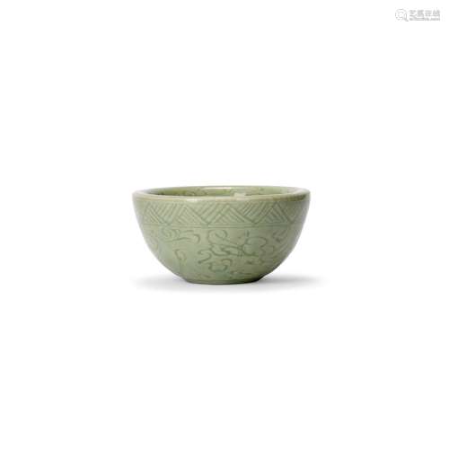 A RARE LONGQUAN CELADON WARMING BOWL, ZHUGE WAN