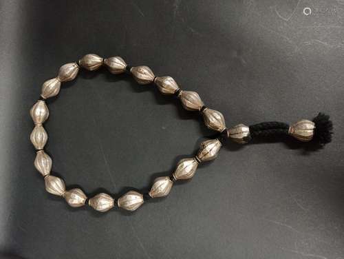 Collier composé de perles en argentChine, région Miao,  XXèm...