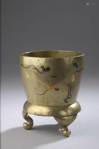 JAPON - Epoque MEIJI (1868 - 1912)Petit pot tripode en bronz...