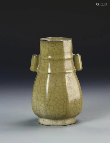 Chinese Ge Yao Vase