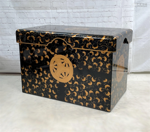 Japanese Lacquered Hasami-bako Trunk