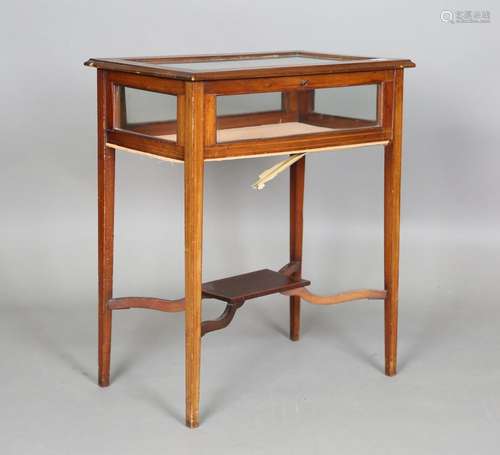 An Edwardian mahogany bijouterie table with inlaid decoratio...