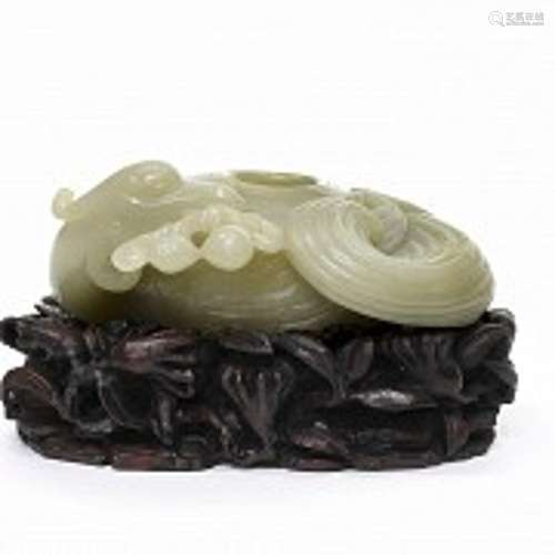 Carved jade 'Phoenix' brush bowl, Qing dynasty.