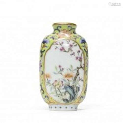 Porcelain enamelled and gilded snuff bottle, 20th century