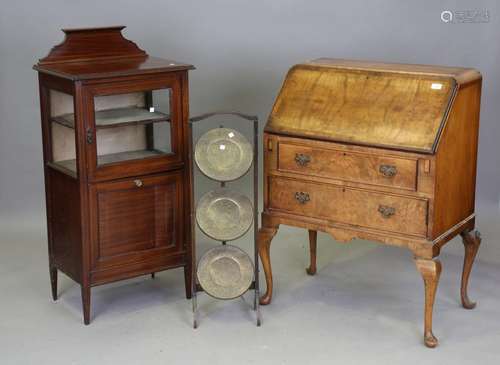 A mid-20th century walnut bureau, height 102cm, width 80cm, ...