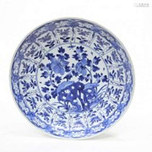 Large blue and white porcelain plate, Kangxi, Qing dynasty.