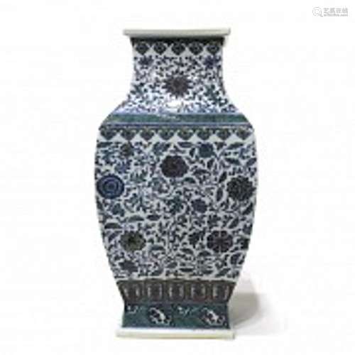 Glazed ceramic vase with flowers, with Qianlong seal.