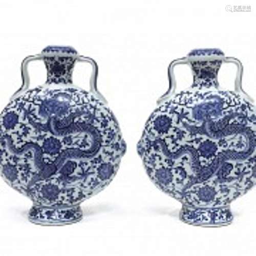 Pair of vases 