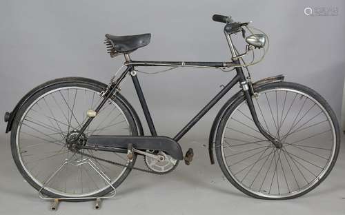 A gentleman's bicycle with three-speed dynamo hub