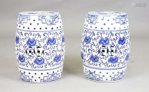 A pair of modern Chinese blue and white porcelain barrel sha...